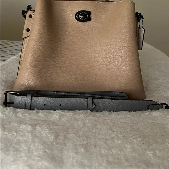 Coach Willow Elegant Tan and Gray Women's Bag - Picture 13 of 15